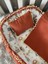 Kiremit Örgü Pike Kumaş ve Müslin Kumaş Ponponlu 3'lü Babynest Set 2