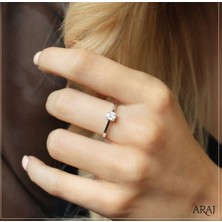 By Araj Jewellery 14 Ayar Altın 0.10 Karat Ince Baget Pırlantalı Yüzük