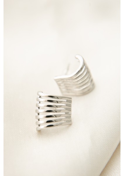 Kadın Çizgi Model Küpe modelleri