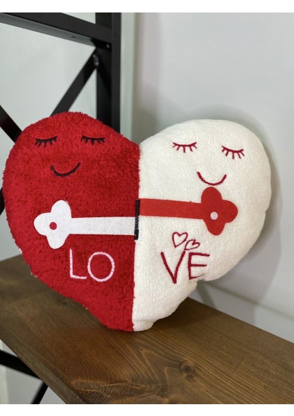 Love Yazılı Peluş Yastık