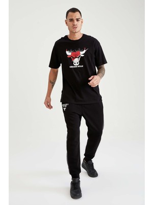 DeFacto NBA Chicago Bulls Lisanslı Oversize Fit Bisiklet Yaka Kısa Kollu Tişört V0778AZ21AU