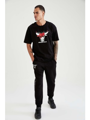 DeFacto NBA Chicago Bulls Lisanslı Oversize Fit Bisiklet Yaka Kısa Kollu Tişört V0778AZ21AU