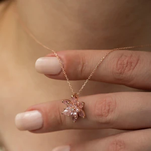 925 Ayar Gümüş Lotus Çiçeği Kadın Kolye