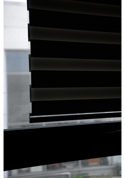 Zebra Stor Perde Kb-07 Siyah Renk Eteksiz Blackout-Karartma 130 x 260 cm