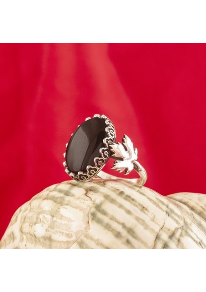 Çınar Yaprağı Model Oniks Taşlı El Işi Gümüş Yüzük