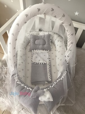 Jaju Baby Gri Wafle Pike Kumaş Micky Tasarım Ponponlu Babynest ve Yorgan Oyuncak Aparat ve Tül Set