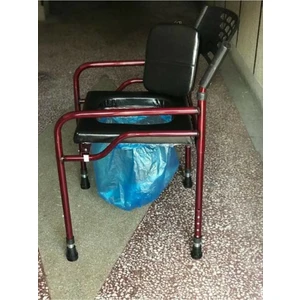 Deri Döşemeli Hasta Tuvaleti Klozeti Sandalyesi Kamp Seyyar Tuvalet Taşınabilir Tuvalet Yükseltici