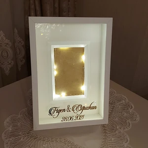 Verda Çerçeve Kişiselleştirilmiş 21 x 30 cm Isim ve Tarih + Ledli Verda Plus Derin Çerçeve