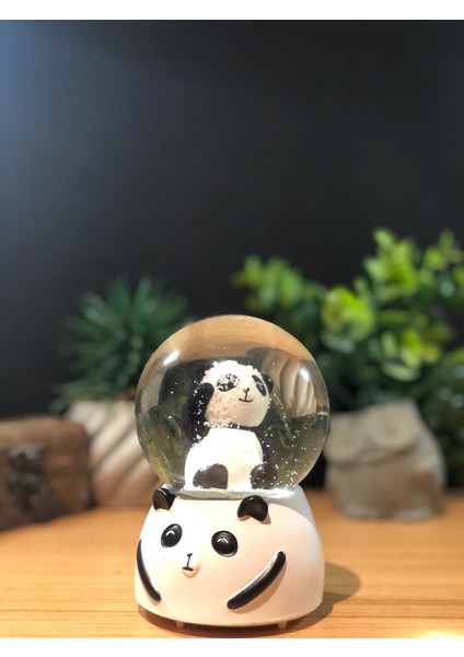 Panda Temalı Işıklı Müzikli Kar Küresi Orta Boy