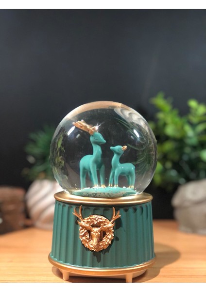 Geyik ve Yavrusu Işıklı Müzikli Püskürtmeli Kar Küresi Büyük Boy