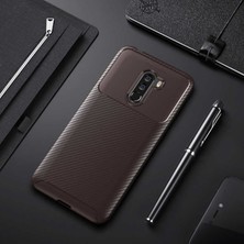 Case 4U Xiaomi Pocophone F1 Kılıf Rugged Armor Karbon Desenli Lüx Negro Silikon Arka Kapak Kahverengi