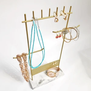 Gold Beyaz Kapsamlı Takı Standı