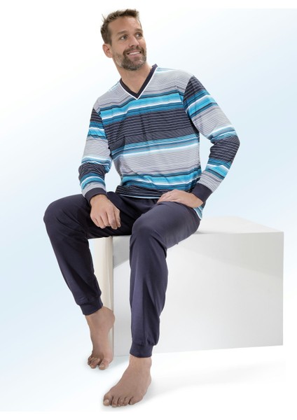 Çizgili Tasarıma Sahip ve Göğüs Cepli Pijama Takım