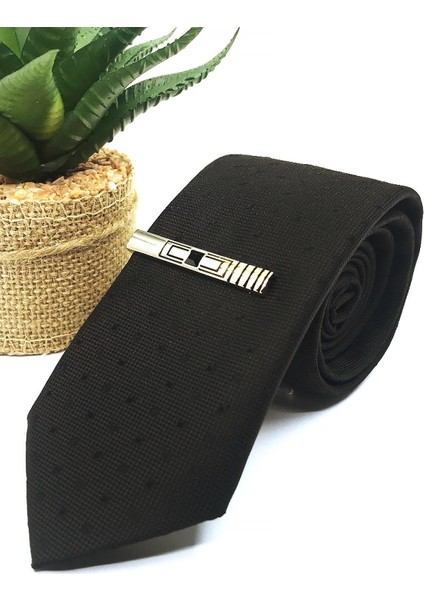 Gold Renk Çerçeve Desen Siyah Taşlı Kravat Iğnesi KIY502 fiyatları