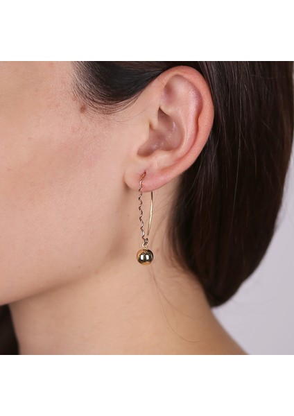 Top Sallantılı Kıvrımlı Halka Küpe