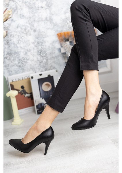 Ince Topuk Siyah Cilt Stiletto