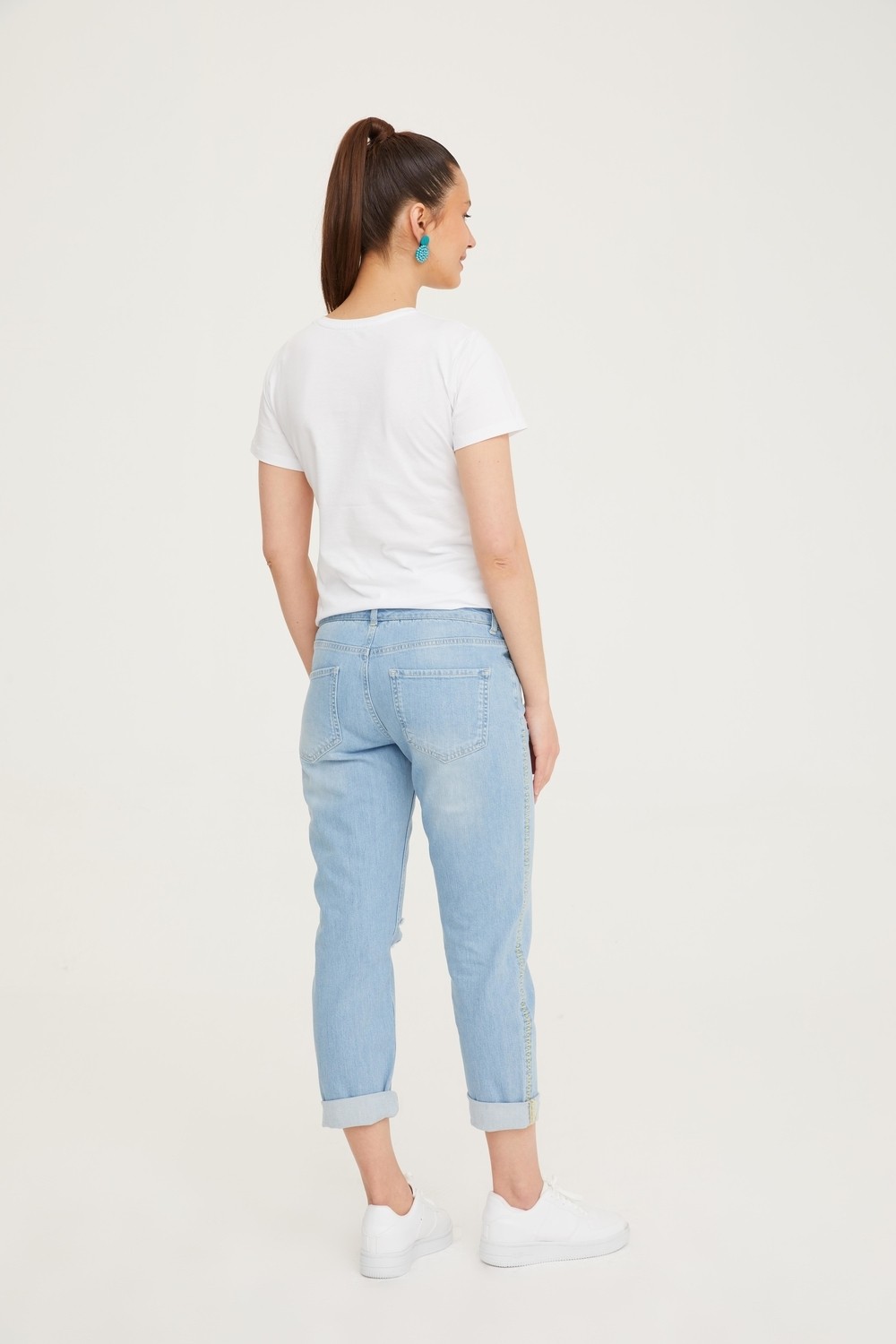 Vavien Hamile Boyfriend Jean Likralı Nakış Detaylı Yıpratmalı Denim Pantolon Açık Mavi 1054 görsel 3