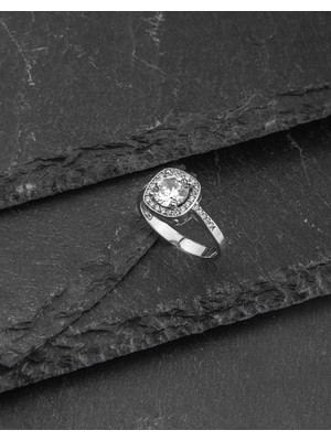 By More Kare Pırlanta Montür Gümüş Yüzük