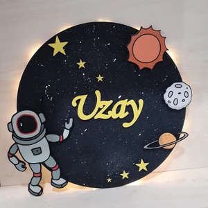 Deniz Tasarım Işıklı Yuvarlak Astronot & Uzay Temalı Duvar ve Kapı Süsü