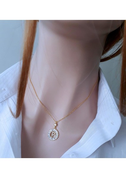 Öze Dönüş P Harfi Kolye