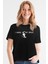 Uzayda Kaykay Siyah Kısa Kollu Kadın T-Shirt 1