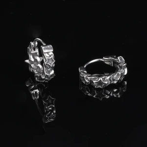 Yıldız Figürlü Spor Tarz Halka Geçirmeli Motorcu 316L Çelik Küpe (Çift)