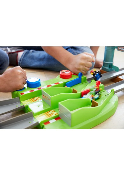 Mario Kart Motorlu Çılgın Dönüş Parkur Yarış Set GCP27 fırsatları