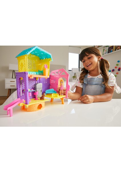 ve Eğlence Dolu 2 Katlı Evi Mutfak Kaydırak 75 cm Polly Bebek Köpek Figürü Koltuk Sandalye Turta Aksesuarları Dahil GMF81