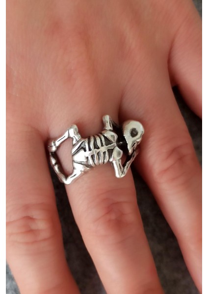 Antik Gümüş Kaplama Uyuyan Iskelet Şekilli Ayarlanabilir Yüzük