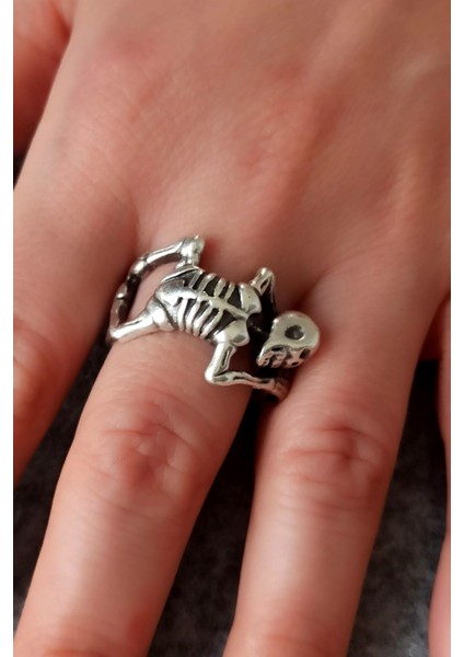 Antik Gümüş Kaplama Uyuyan Iskelet Şekilli Ayarlanabilir Yüzük fiyatları