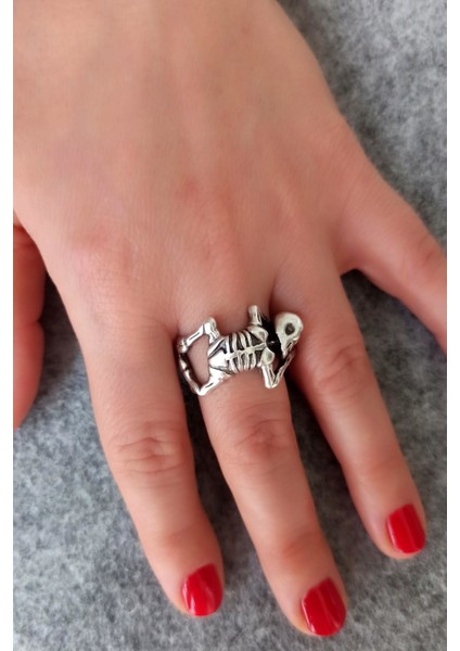 Antik Gümüş Kaplama Uyuyan Iskelet Şekilli Ayarlanabilir Yüzük modelleri