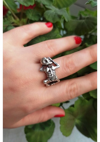 Antik Gümüş Kaplama Uyuyan Iskelet Şekilli Ayarlanabilir Yüzük fırsatları