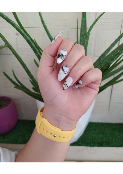 12 Li Silikon Yapışkanlı Badem Model Takma Tırnak ( Mermer Desenli ) fiyatları