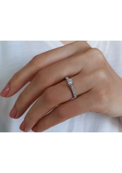 G Renk Toplam 0,72 Karat Pırlanta Tektaş Yüzük 0407R0185 fırsatları