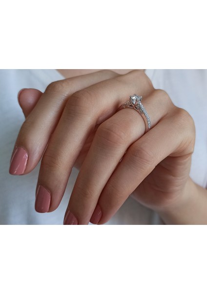 G Renk Toplam 0,72 Karat Pırlanta Tektaş Yüzük 0407R0185 indirimleri