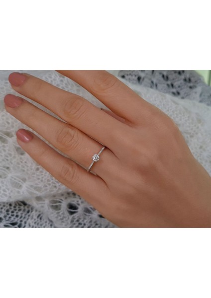 G Renk Toplam 0,24 Karat Pırlanta Tektaş Yüzük 0404R0152