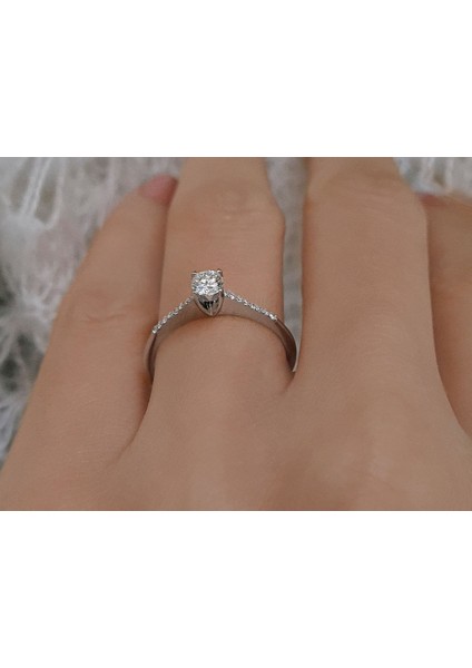 G Renk Toplam 0,24 Karat Pırlanta Tektaş Yüzük 0404R0152