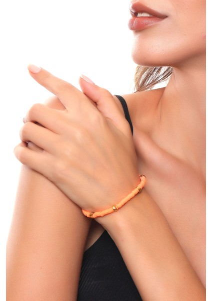 Kadın Altın Renk Geometrik Charm Detaylı Fosforlu Turuncu Renk Fimo Bileklik