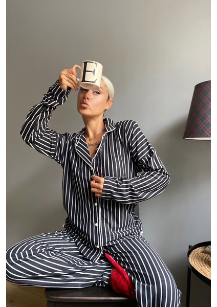 Çizgi Baskılı Önden Düğmeli Uzun Kollu Kadife Pijama Takımı