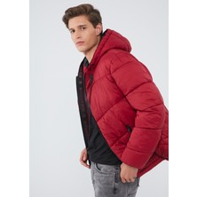 Mavi Fermuarlı Kırmızı Mont