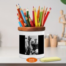 Asilmeydan Çiçek Tutan Mustafa Kemal Atatürk Ahşap Seramik Kalemlik -1211)