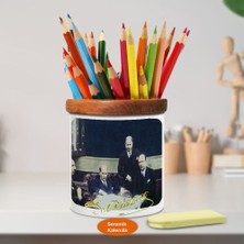 Asilmeydan Saray Koltuğunda Mustafa Kemal Atatürk Ahşap Seramik Kalemlik -0