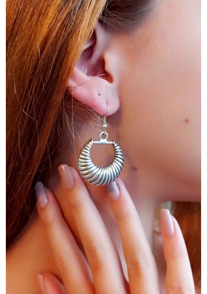 Antik Gümüş Kaplama Kavisli Şekilli El Yapımı Çift Adet Kadın Küpe fiyatları