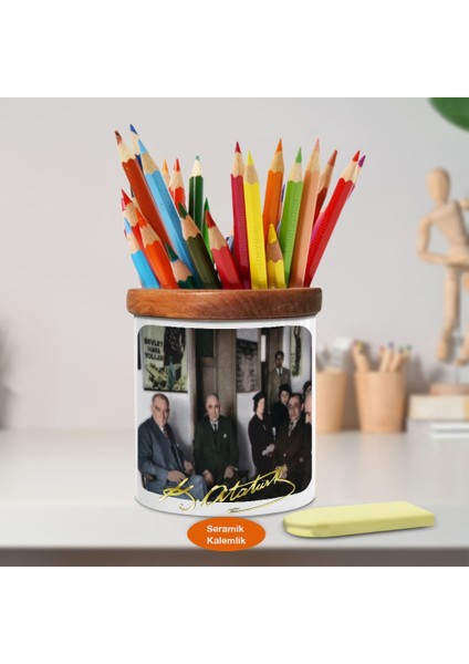 Oturan Mustafa Kemal Atatürk Ahşap Seramik KALEMLIK-ATATURK985)