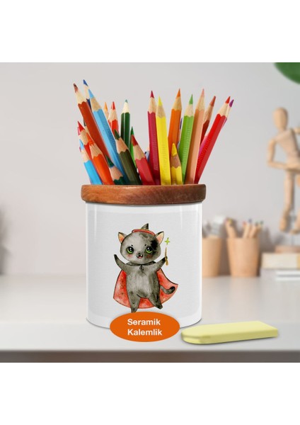 Pelerinli Neşeli Kedi Ahşap Seramik Kalemlik - 2147906404