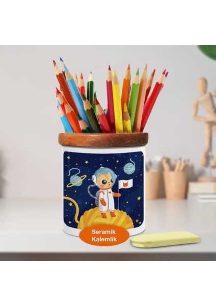 Ip Gezegeni ve Astronot Kedi Ahşap Seramik Kalemlik - 2147898051