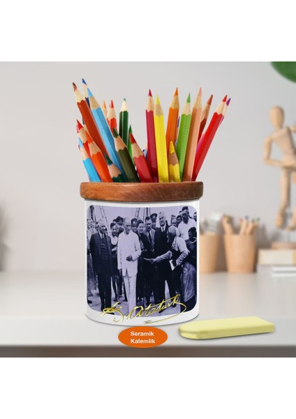 Beyaz Takım Elbiseli Kemal Atatürk Ahşap Seramik KALEMLIK-705