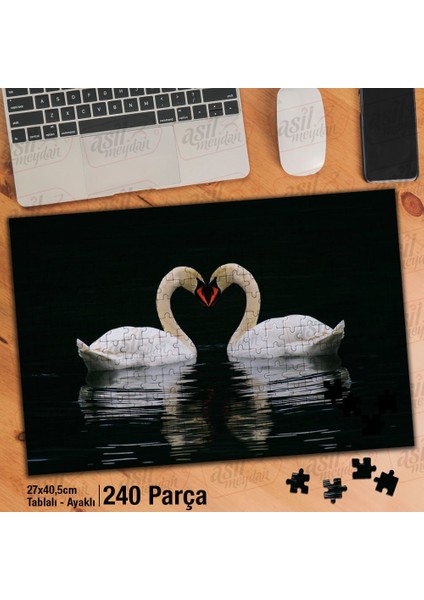 Asil Hobi Kalp Şeklinde Kuğu - Göl - Doğa - Hayvan Yapboz - Ayak Destekli Çerçeveli 240 Parça Puzzle