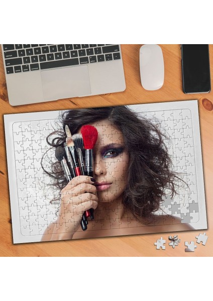 Makyajı Yapılmış Manken 240 Parça Puzzle YAPBOZ-1907