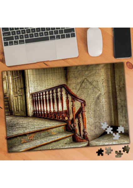 Eski Virane Evin Ahşap Merdivenler 240 Parça Puzzle YAPBOZ-75340